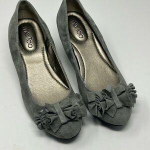 Mee Too Gray Suede Shelby Wedge Shoe Size 7 NEW
